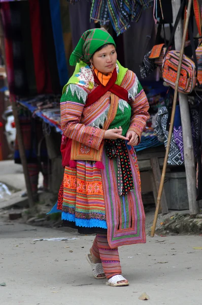Vietnami emberek visel hagyományos ruha, Bac Ha piacon, — Stock Fotó
