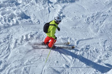Alpler'de kayak kayakçı