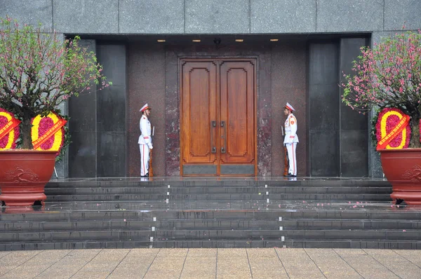 Ho Chi Minh mausoleum in Hanoi, Vietnam — Stock Photo, Image