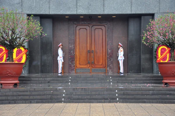 Ho-Chi-Minh-Mausoleum in Hanoi, Vietnam — Stockfoto