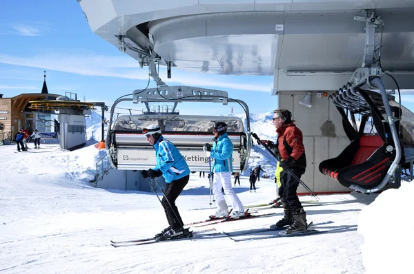 Skiers in ski lift — Stock Photo, Image