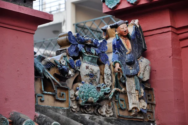 Dettagli ceramici architettonici su un tempio — Foto Stock