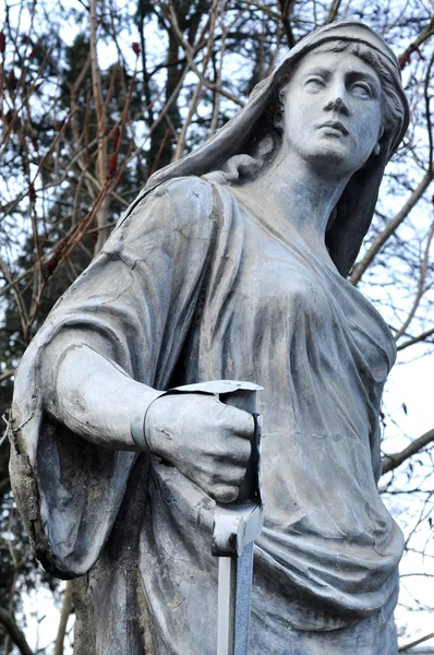 Socha římská bohyně s mečem — Stock fotografie