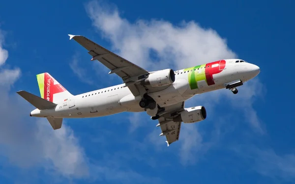 Торкніться Airbus A320 Португалії — стокове фото