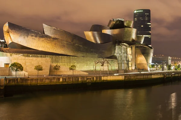 Museu Guggenheim e Torre Iberdrola — Fotografia de Stock