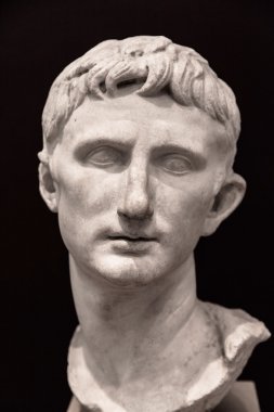 İmparator Augustus büstü