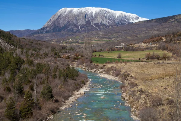 Monte Turbon e o rio Isabena — Fotografia de Stock