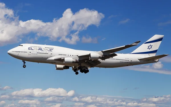 El Al 以色列航空公司波音 747 着陆 — 图库照片