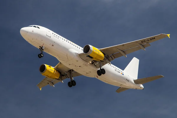 Vueling Airbus A320 de baixo — Fotografia de Stock