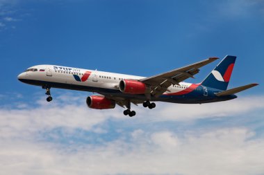 Azur hava Boeing 757
