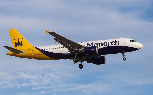 Airbus A320 авиакомпании Monarch Airlines — стоковое фото