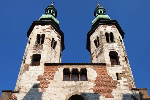 Wieże kościoła Saint Andrew — Zdjęcie stockowe