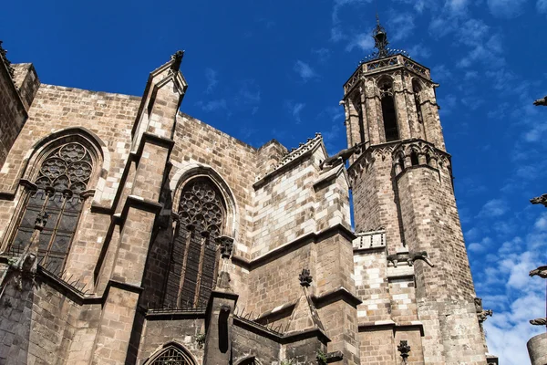 Apsidy a zvonice barcelonské katedrály — Stock fotografie