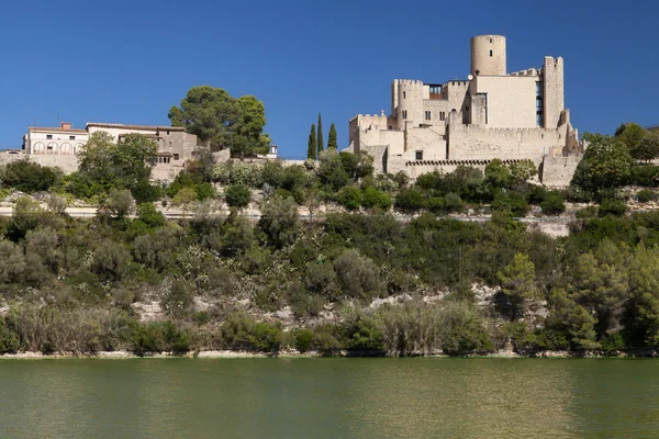 Castelo de Castellet sobre o rio Foix — Fotografia de Stock