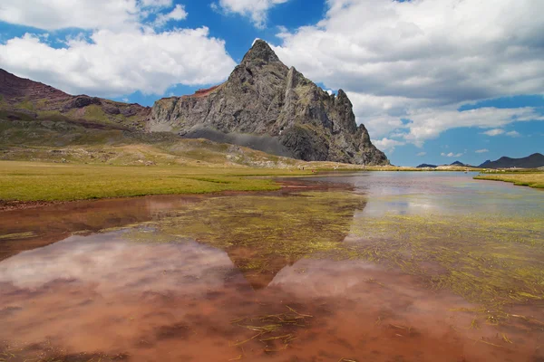 Jezero a vrchol Anayet — Stock fotografie