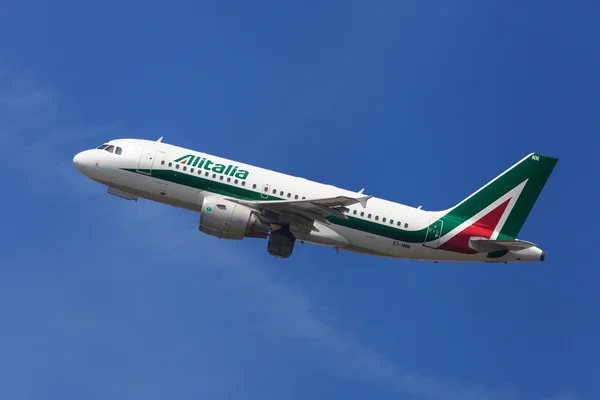 Alitalia Airbus A319 — Stock Photo, Image