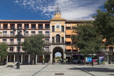 Toledo, İspanya - 20 Ağustos 2020: Toledo, İspanya Zocodover Meydanı