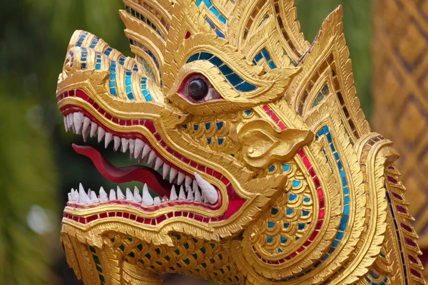 Naga Dourada Wat Phra Singh Chiang Mai Tailândia — Fotografia de Stock