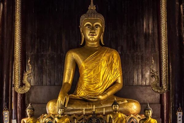 Sitter Buddha Wat Phan Tao Chiang Mai Thailand — Stockfoto
