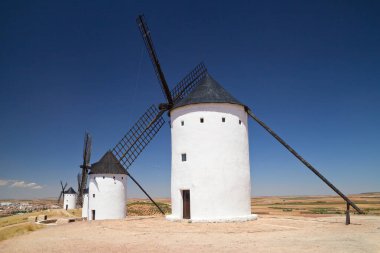 Alcazar de San Juan 'ın yel değirmenleri, Ciudad Real, İspanya.