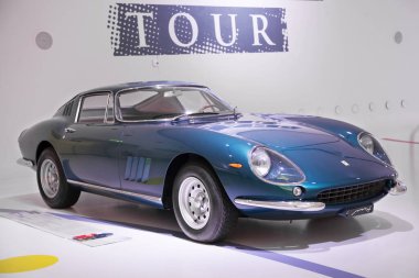 Modena, İtalya - 14 Ağustos 2021: Ferrari 275 GTB4, Enzo Ferrari Müzesi, Modena, İtalya.