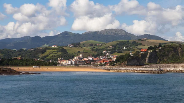 Сантьяго пляжу в місті zumaia — стокове фото