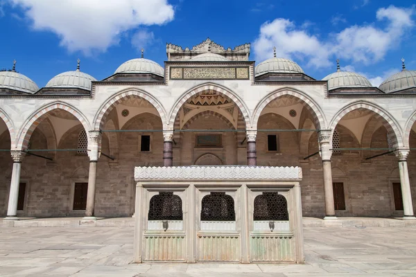 Suleymaniye Mosque courtyard — Stock Photo, Image