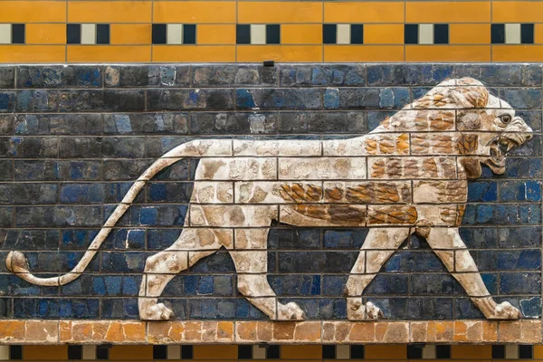 Mosaico de un León en la Puerta de Ishtar — Foto de Stock