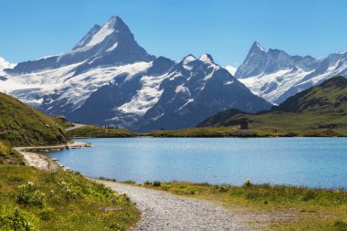 Dağ gölü Bachalpsee