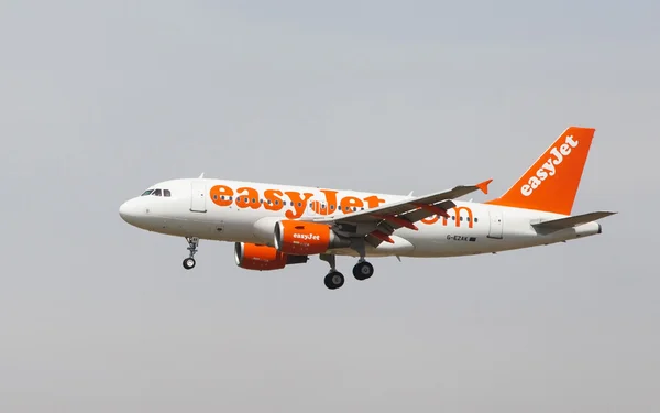 Autobús aéreo easyjet a319 — Foto de Stock