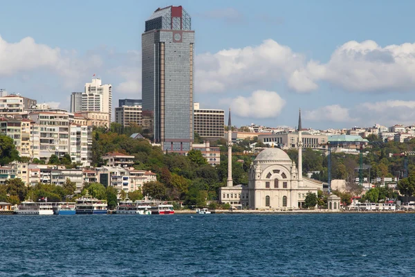 Dolmabahce moskén — Stockfoto