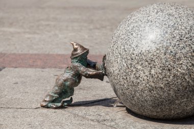 Wroclaw bir granit top iterek cüce
