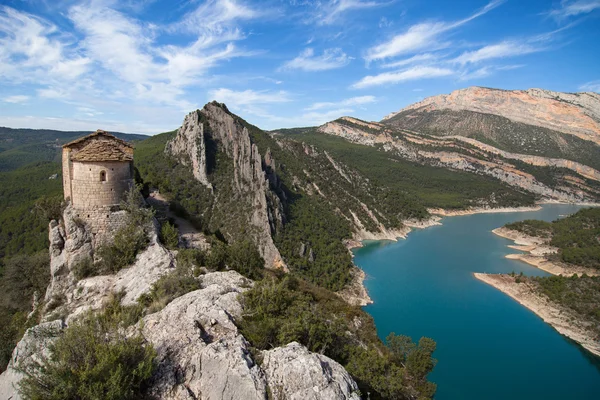 Ασκηταριό του La Pertusa και το Montsec — Φωτογραφία Αρχείου