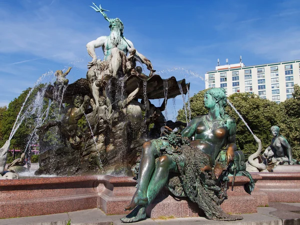 Neptunbrunnen szökőkút Berlinben — Stock Fotó