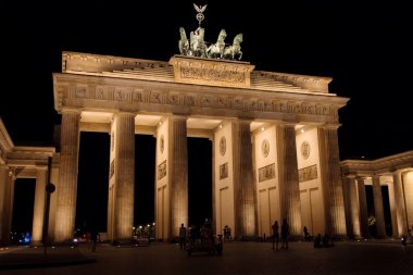 Gece Brandenburg Kapısı