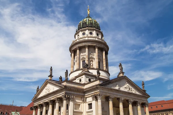 Kupolformade står hög av den franska domkyrkan — Stockfoto