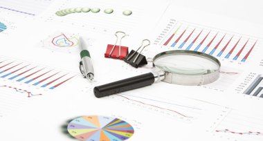 İş hala hayat diyagramları, Büyüteç, kalem, kağıt atacı