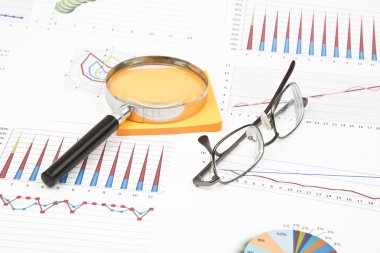 Bir etiket, gözlük, Büyüteç'i iş natürmort