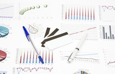 İş natürmort bir kredi kartı, iki kalem, grafikler