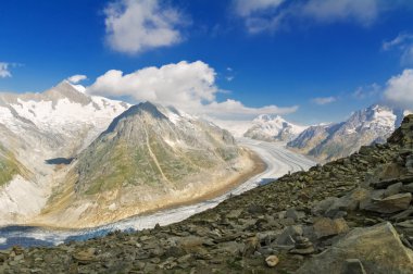 Alpler'de Aletsch buzulu, dağlarda yaz, İsviçre