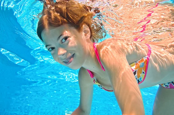Child Swims Underwater Swimming Pool Little Active Girl Dives Has — Stock Photo, Image