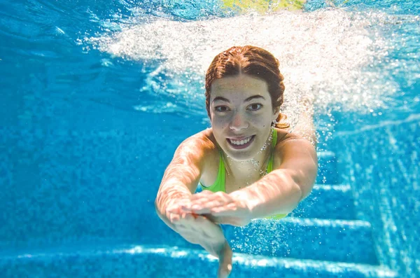 Child Swims Underwater Swimming Pool Happy Active Teenager Girl Dives — Stock Photo, Image