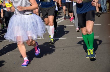 Maraton insanlar ayak yolda yarış, eğlence koşusu, koşma