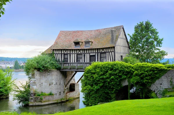 Old mill house on bridge, Vernon, Normandy, France — Stock Photo, Image