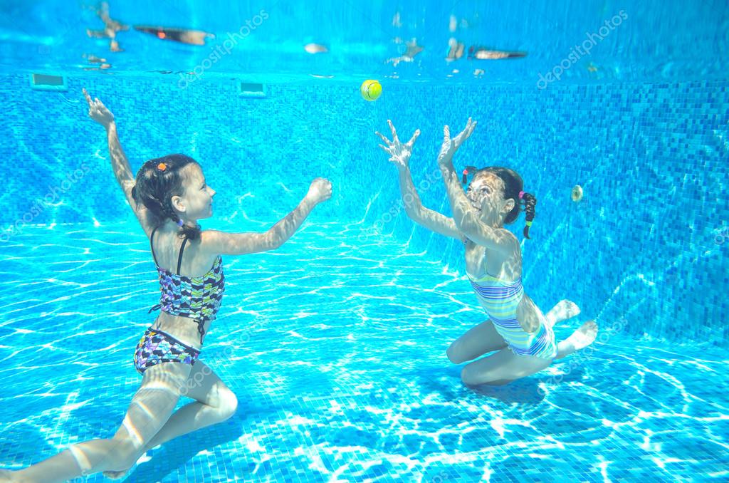 De chicas desnudas en la piscina bikini pics 8