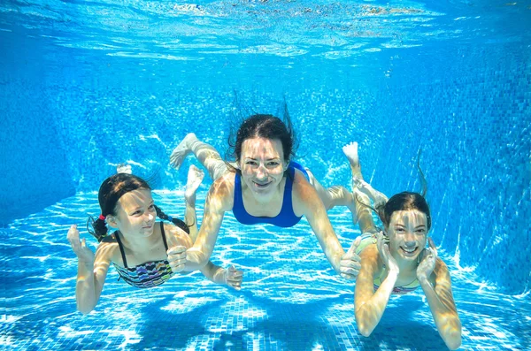 Family swim in pool underwater, happy active mother and children have fun under water, kids sport on family vacation — Stockfoto