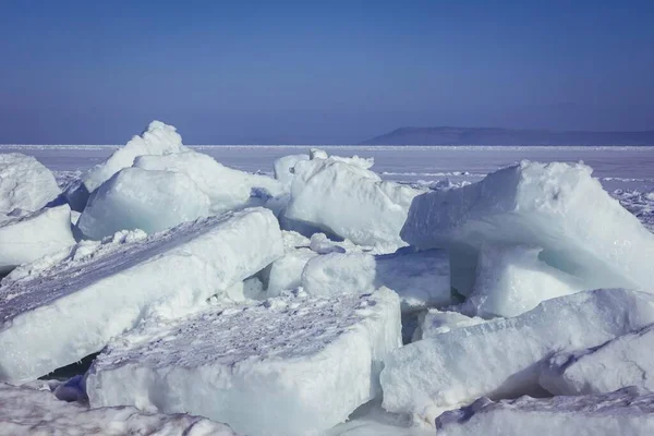 Lód Biały Śnieg Humaki Zimowy Krajobraz Zamarznięte Morze Ocean Śnieżna — Zdjęcie stockowe