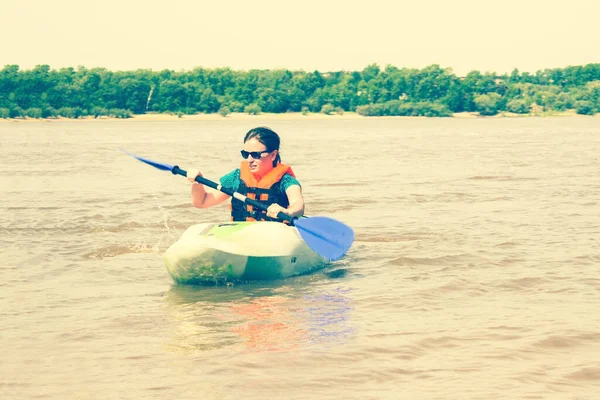 Summer Holidays River Lake Girl Kayak Hands Paddle Away Green — Stock Photo, Image