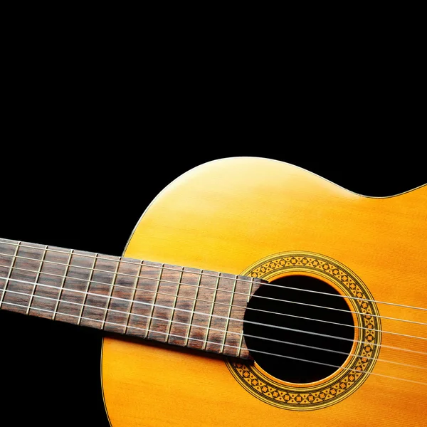 Akustik gitar yakın plan.