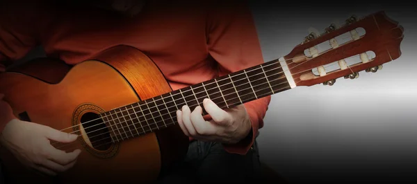 Guitarist hands Acoustic guitar player — Stock Photo, Image